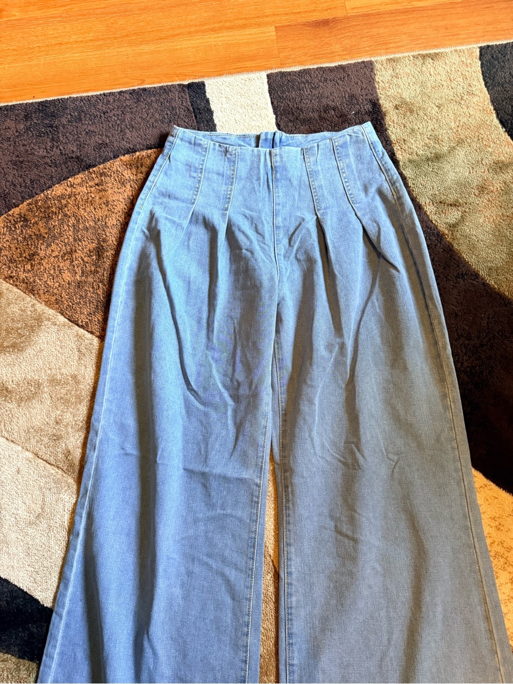 SHEIN Light Blue Wide-Leg Pleated Jeans